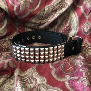 Mens L Three Row Stud Belt